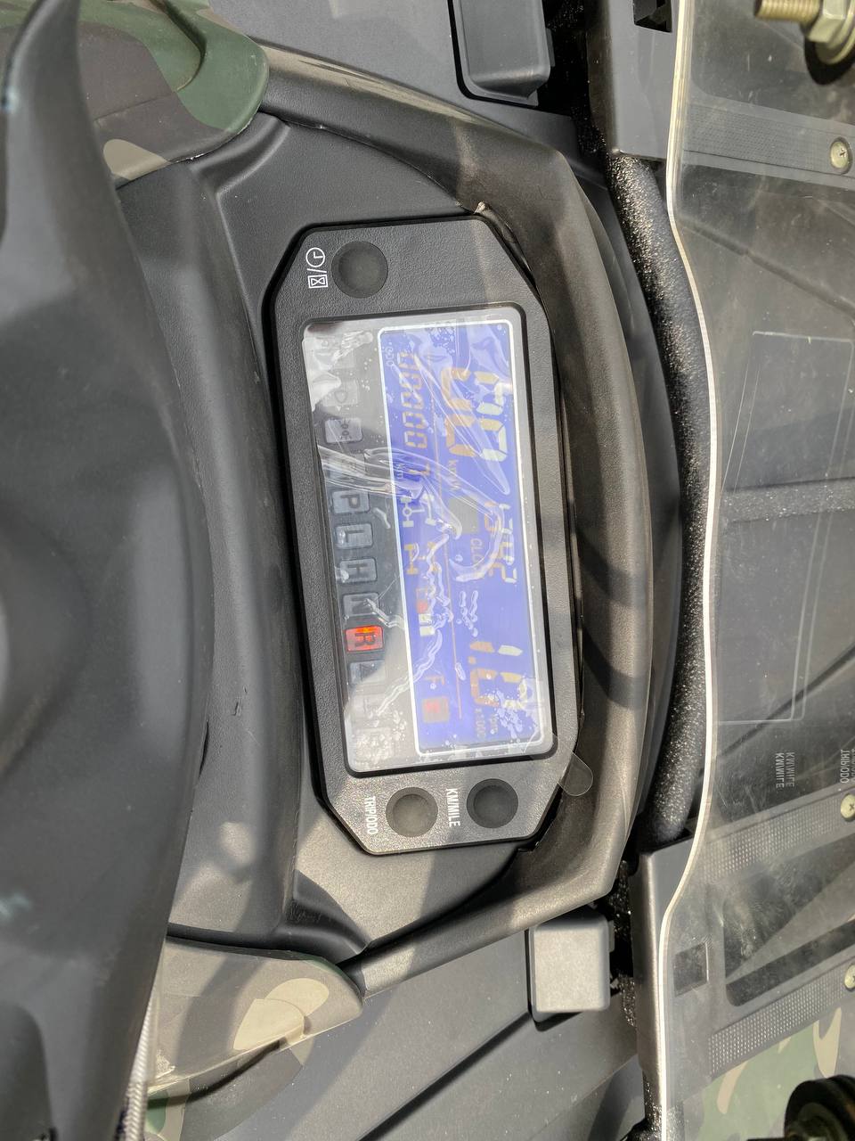 700